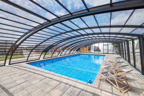 Rewal House | RResort - Domki z KRYTYM i PODGRZEWANYM BASENEM, WiFi, parking w cenie!