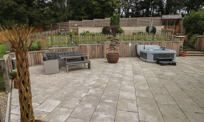 Haverfordwest Cottage | Rudbaxton Water