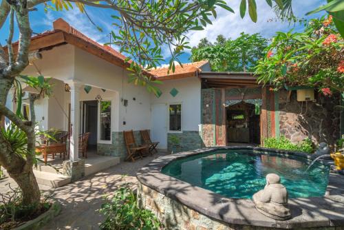Kaliasem House | Rumah Kristal near Lovina