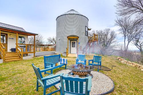 Dennis House | Rural Retreat with Water View! 9 Mi to Dtwn Granbury