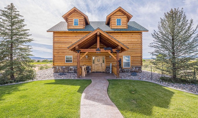 Mesa County House | Rustic Retreat: Handcrafted Serenity & Cozy Charm