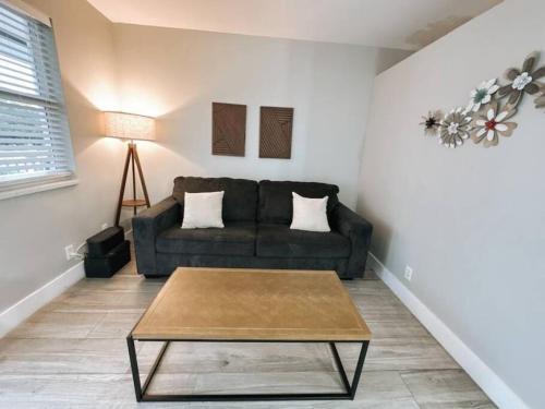 Poinciana Park Apartment | Rustic Retreats Modern 1BR for 4 guests in the heart of Fort Lauderdale