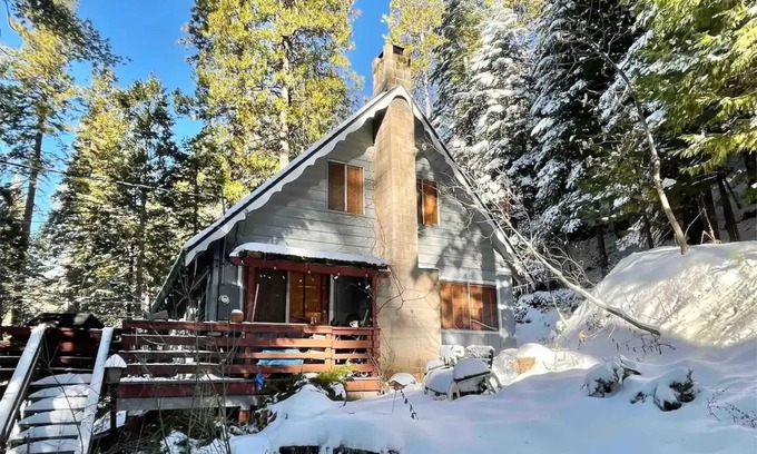 Mi-Wuk Village Cabin | Rustic Sierra Cabin with Hiking Trail and Kids Room - Perfect Family Getaway!