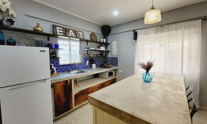 Ladyville Cottage | Rusty Blue Cottage | Near Airport: A/C, Kitchen, WiFi, Netflix & Gated Parking