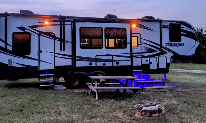 Hardy House | RV on 25 acre Farm on the Spring River