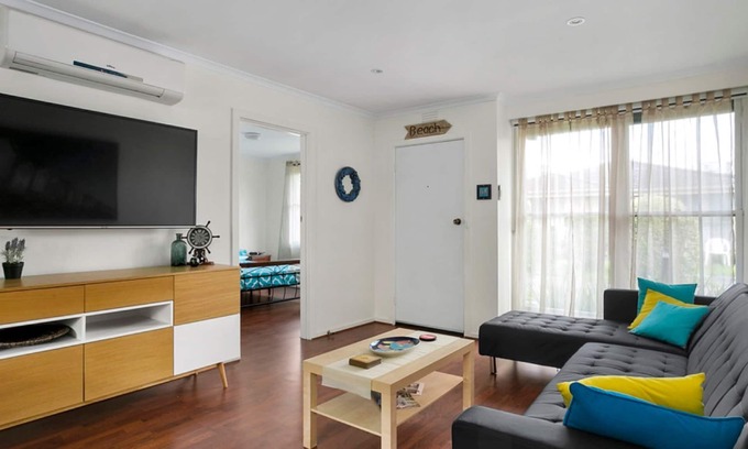 Rye House | Rye Beachfront Gem - Spacious Bayside unit