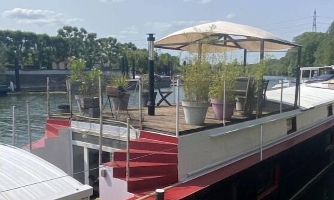 Epinay-sur-Seine House | Séjour Atypique sur une Péniche
