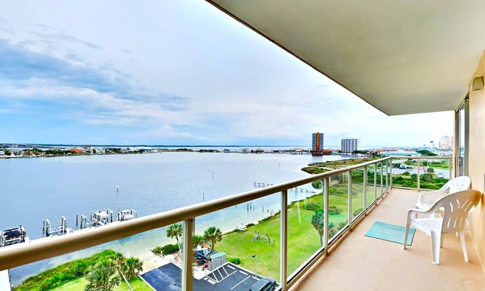 Villa Sabine Condo | Sabine Yacht & Racquet 8D | 2BD/2BA | Bayfront/Across from Beach/Pool/Boat Slips