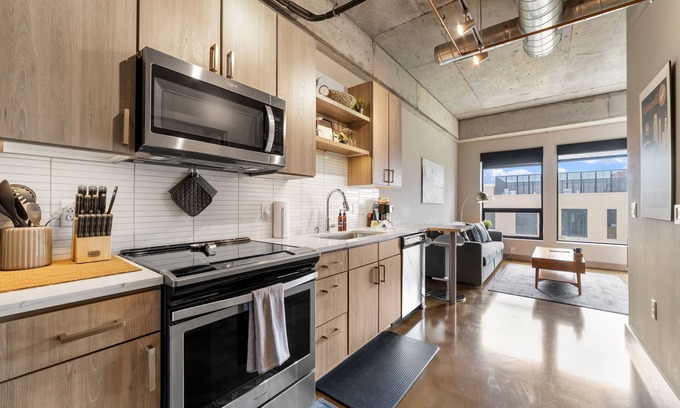 Warehouse District Apartment | Sable 603 - Alcove