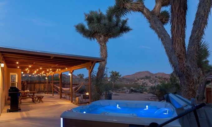 Monument Manor House | π΅ Sage and Stardust Retreat β Hot Tub, Yoga Studio, Near Park π΅
