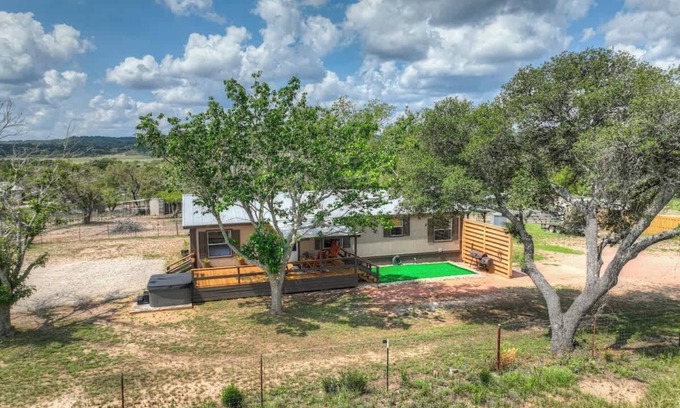 Fredericksburg House | Sage: Waterfront Hill Country Retreat w/Hot-Tub