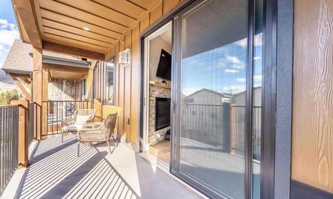 Dillon Apartment | Sail Lofts #303