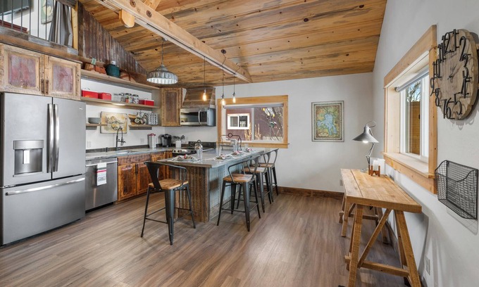 Bozeman Cabin | Salesville Bunkhouse - Two bedroom bunkhouse located in Gallatin Gateway, MT!