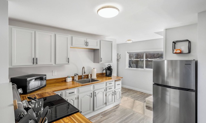 Bozeman House | Salesville Down -Sweet and Cozy 1 bedroom duplex located in Gallatin Gateway!