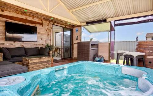 Culburra Beach House | Salt Water Breeze -pet friendly-spa!