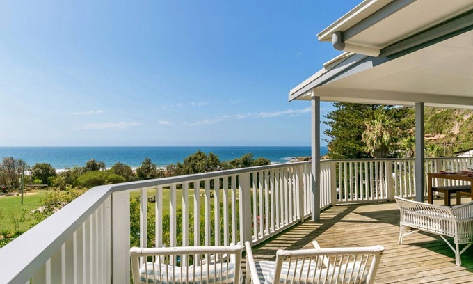 Killcare House | Salty Air Beachside Cottage by HolidayCo.