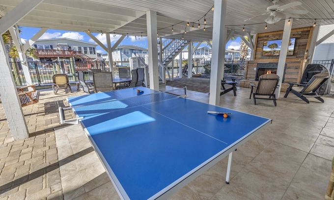 North Myrtle Beach House | Salty Beach: Walk2Beach*Bar*Dock+Kayaks*Fireplaces