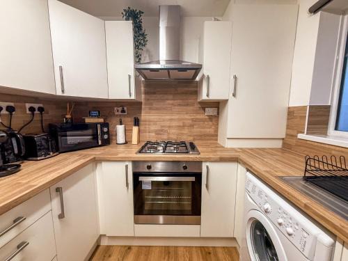 Whitchurch Apartment | Samantha Suite - City 2BR Bungalow Free Parking Garden & WIFI
