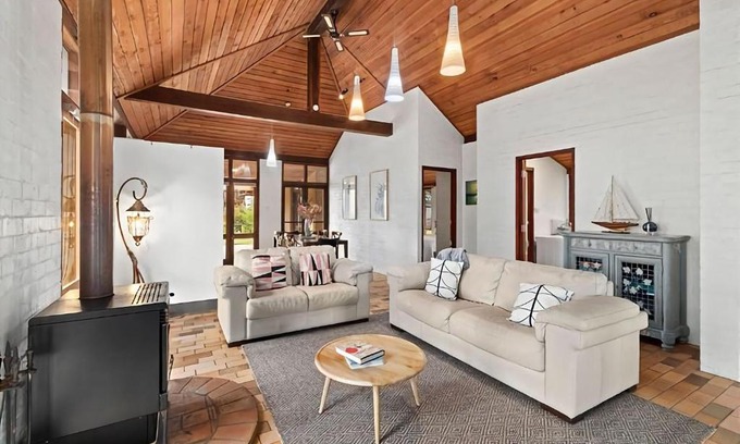 Broulee House | Sand at Broulee managed by Batemans Bay Accom