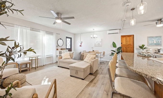 Satellite Beach Apartment | Sandpiper ๐ผ 5BR/4BA Across From Beach! Sleeps 16