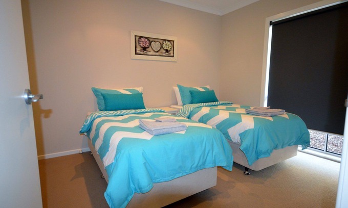 Inverloch House | SANDPIPER 2 - CLOSE TO TOWN & BEACH