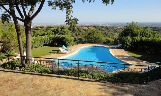 Poco do Mouro Villa | Santa Barbara de Nexe (Loule) Stunning Coastal Views, Heated Pool option.