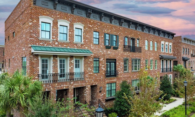 Hitch Village - Fred Wessels Homes House | Savannah Riverwalk Townhome