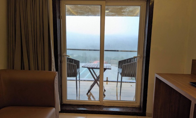Mahabaleshwar Hotel | Savyasaachi by Leela Resort