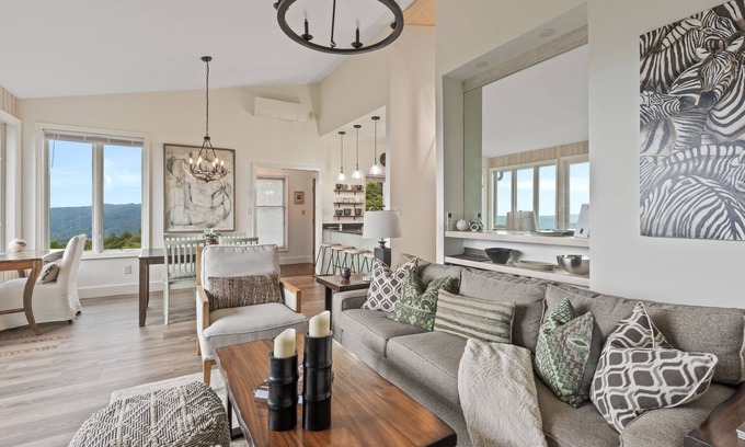 Sugar Mountain Condo | Scandinavian modern retreat with sweeping mountain views - shuttle to slopes