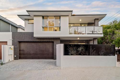 Scarborough Apartment | Scarborough Escape, New 2Br Suite, 14G