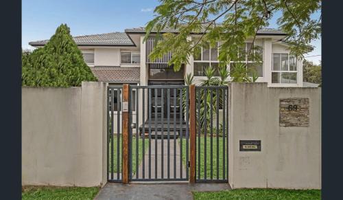 Redcliffe Apartment | Scarborough Private Accommodation B