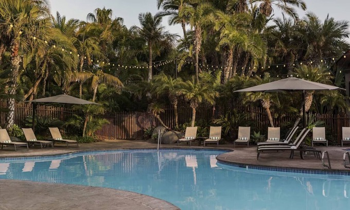 Crown Point Hotel | Scenic Bay View King Suite at Catamaran Resort & Spa