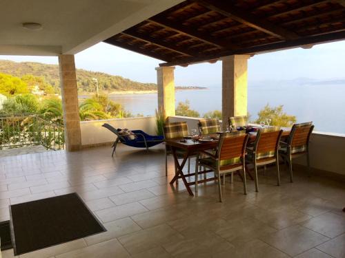 Stomorska House | Schönes Ferienhaus direkt am Meer