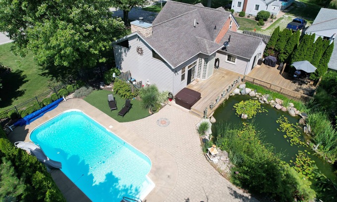 Huron House | School House Getaway! 4BR with Large Pool & Hot Tub
