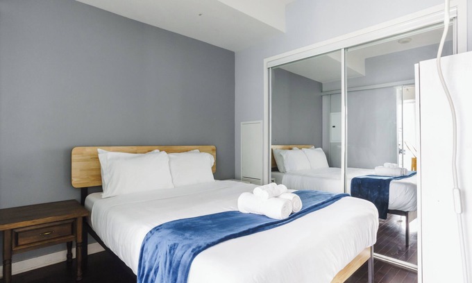 Downtown Toronto Hotel | Scotiabank Arena 3bed, 1bath Downtown Toronto W/Parking