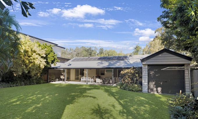 Mudjimba House | Sea Breeze Cottage at Mudjimba - Pet friendly