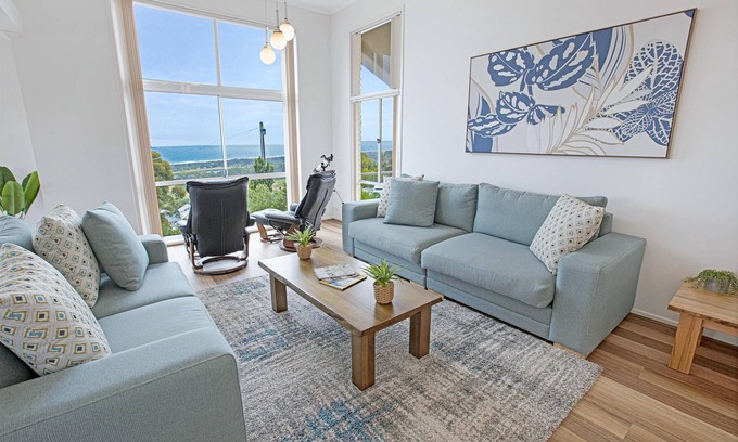 Lakes Entrance House | Sea Haven - Perfect for large families, with a great ocean view