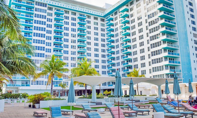 Mid Beach Apartment | Seacoast Suites on Miami Beach