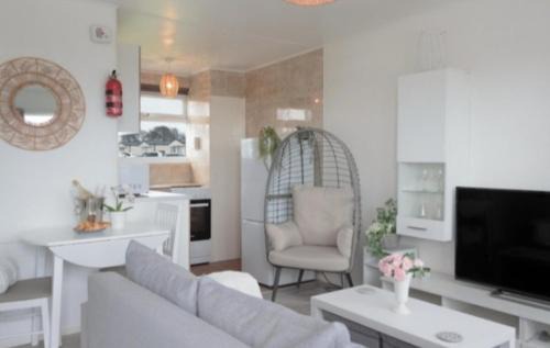 Great Yarmouth Ski Chalet | Seadell 2 Bed Coastal Chalet in Hemsby Great Yar