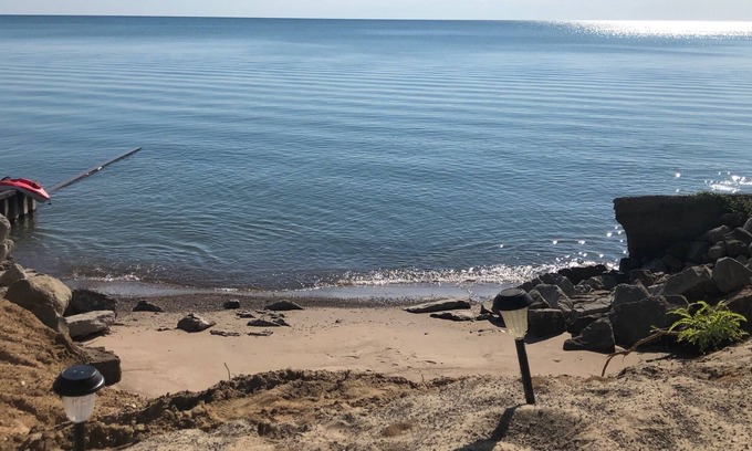 Jeddo Cottage | SEADOG: Lakefront at your doorstep, 50ft. private beach, 6 miles s of Lexington!