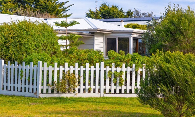 Sunderland Bay Cottage | SeaFoam Cottage Phillip Island - 140 metres to beach, pets, wifi