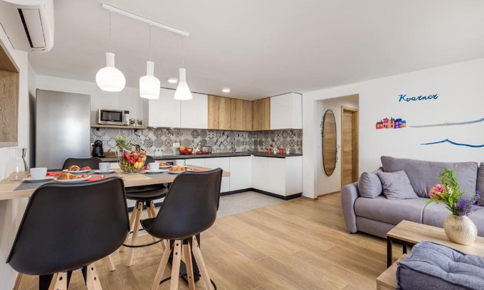 Ika Apartment | Seafront apartment Voyo