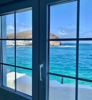 Telde Apartment | Seafront House in Tufia