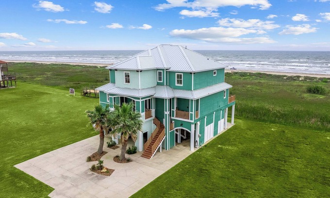 Freeport House | Seahorse Beachfront Model - Luxury 5 Bed/5 Bath with Elevator & Cabana Service