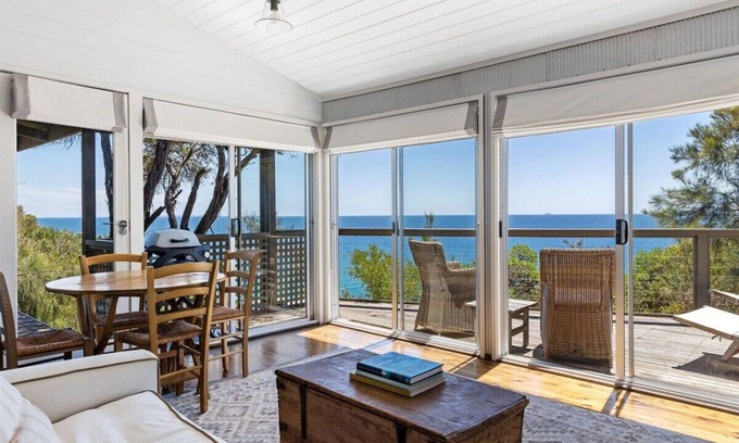 Mornington Apartment | Seahouse Studio - Private Beach Access, Pets