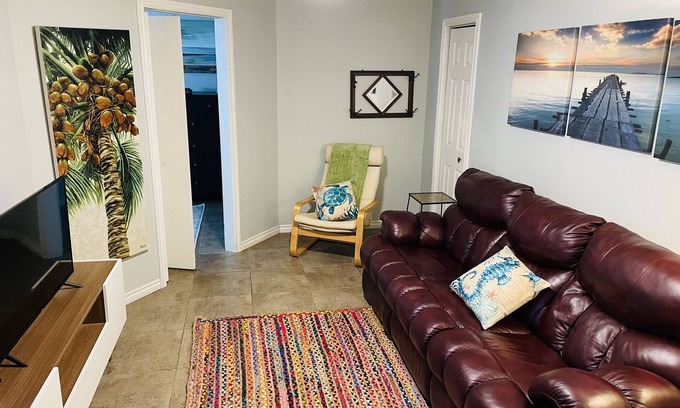 San Jacinto Apartment | Sealy Suites B Historic East End - Walk to Beach, UTMB & Strand