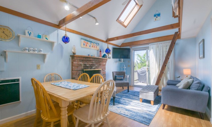 Sandwich Cottage | Seas the Day at East Sandwich Beach!