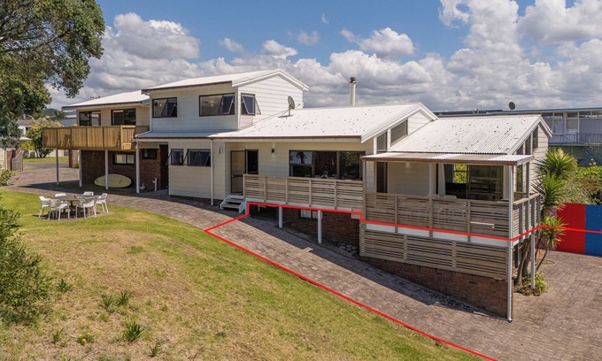 Whangamata Cottage | Seascape Beachfront C - Whangamata Holiday Unit