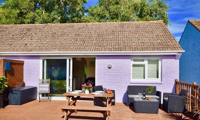 Seaview Ski Chalet | Seashells a cosy dog friendly seaside retreat