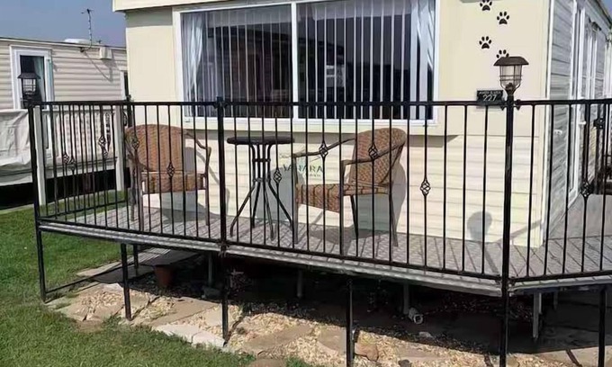 Mablethorpe and Sutton Ski Chalet | Seaside 3 bed, dog friendly Caravan in Mablethorpe